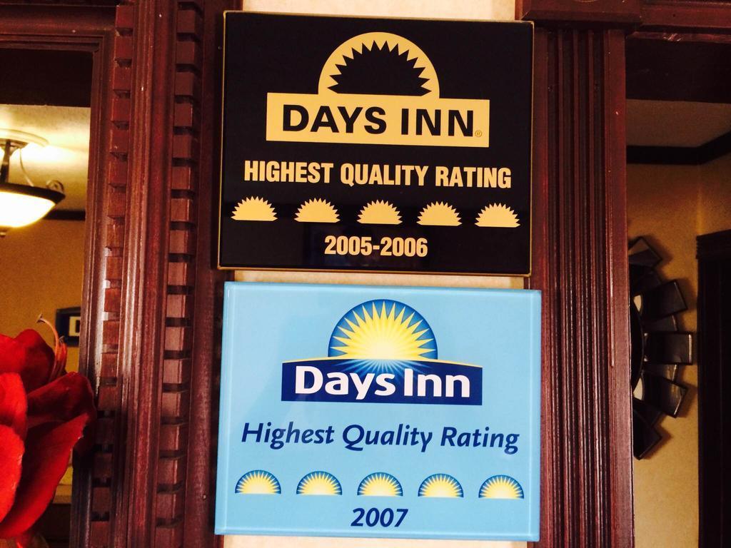 Days Inn By Wyndham Pratt Εξωτερικό φωτογραφία